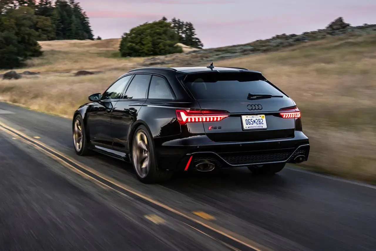 Parte Trasera Audi RS 6 Avant Negro
