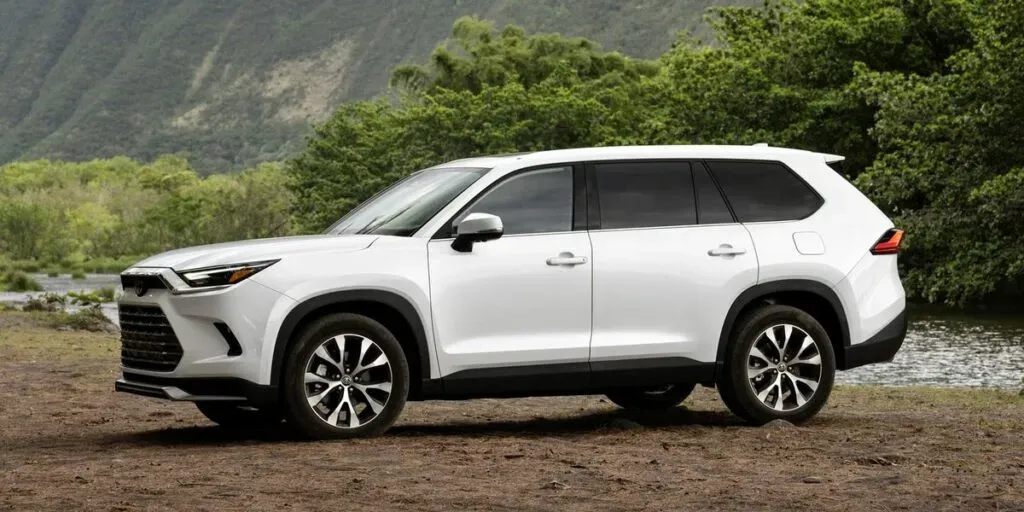 ??El Toyota Grand Highlander 2024: ??La Minivan SUV que Buscabas?