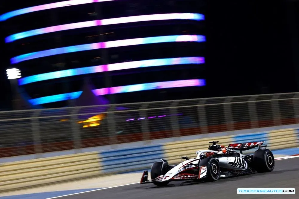 Esteban Ocon conduciendo durante las pruebas de pretemporada.
