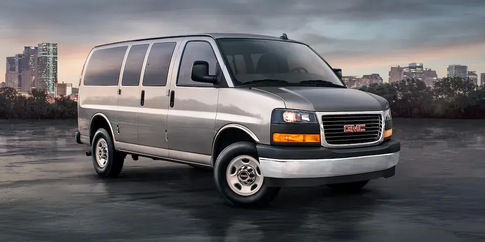 GMC Savana Passenger Van 2024 y 2025