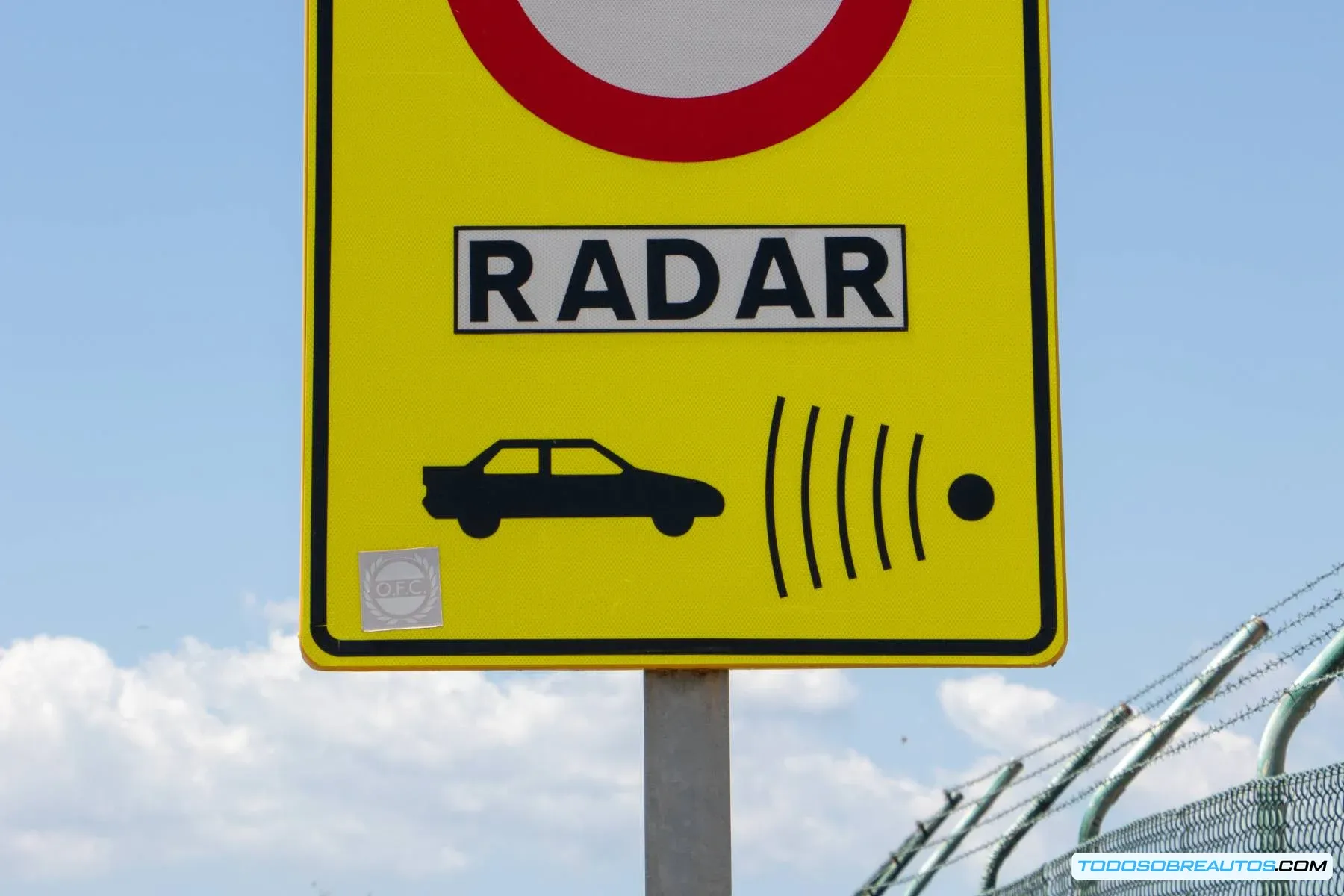 Imagen de un radar de velocidad de la DGT