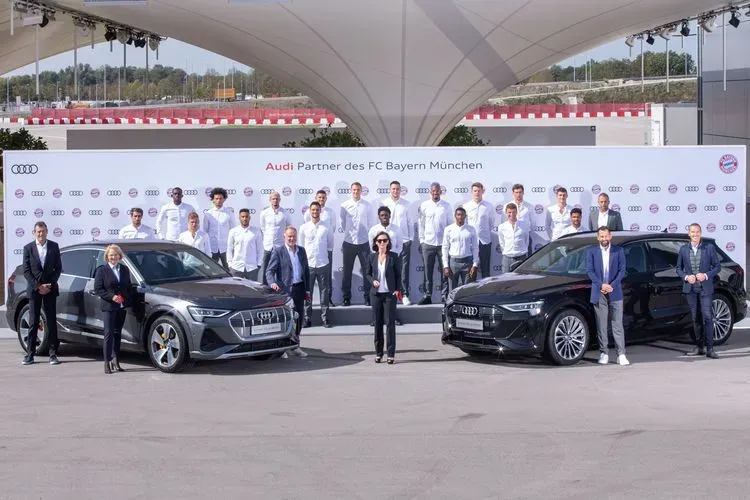 coches eléctricos e híbridos enchufables conducen las estrellas del fútbol en 2025