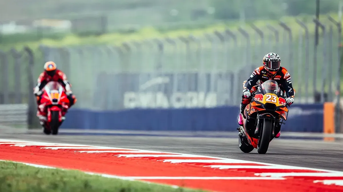 Enea Bastianini Encuentra el Ritmo con KTM en Austin