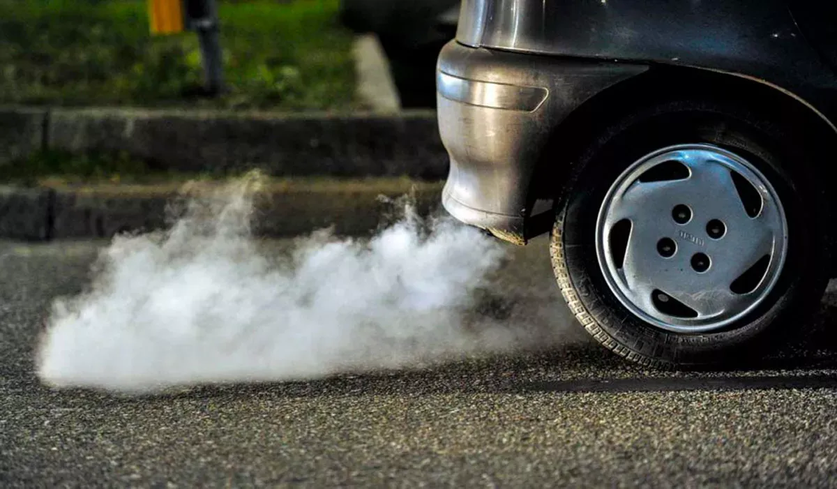 Humo del Escape de tu Auto
