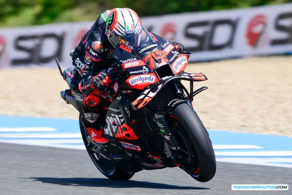 Marco Bezzecchi en su Aprilia RS-GP durante las pruebas en Jerez.