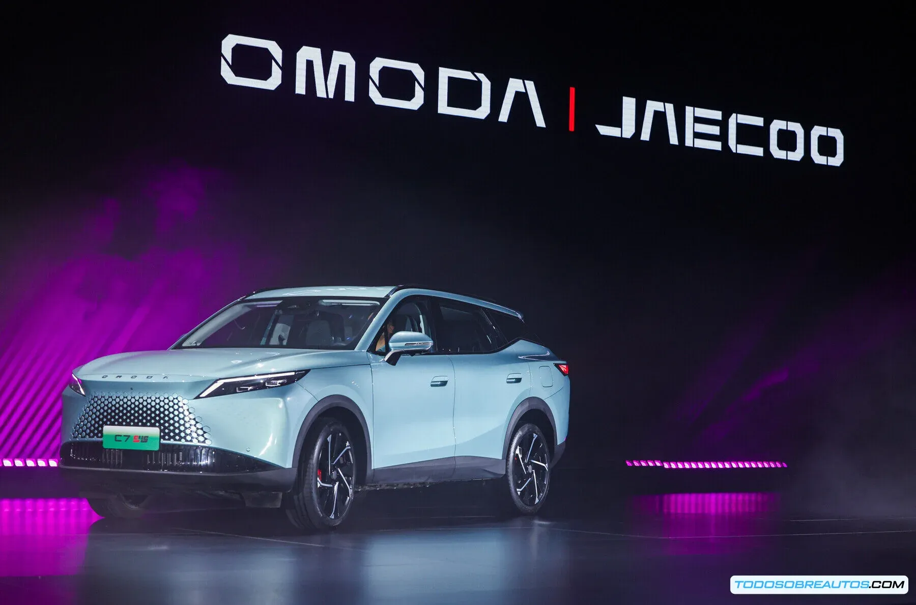 Imagen que muestra el diseño elegante y dinámico del Omoda 7.