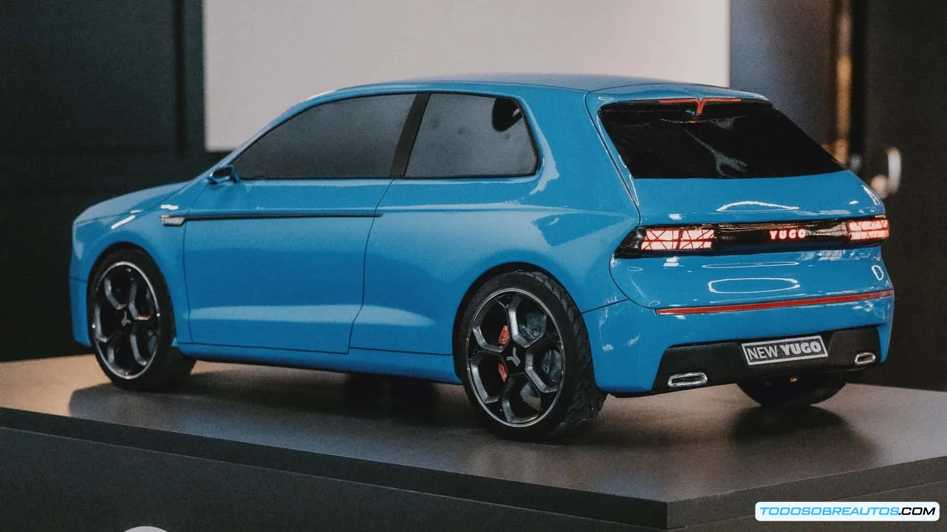 Imagen de la parte trasera de un Yugo Zastava clásico, mostrando su diseño y características.