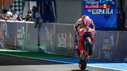 Imagen que ilustra la caída de Marc Márquez en el GP de España.