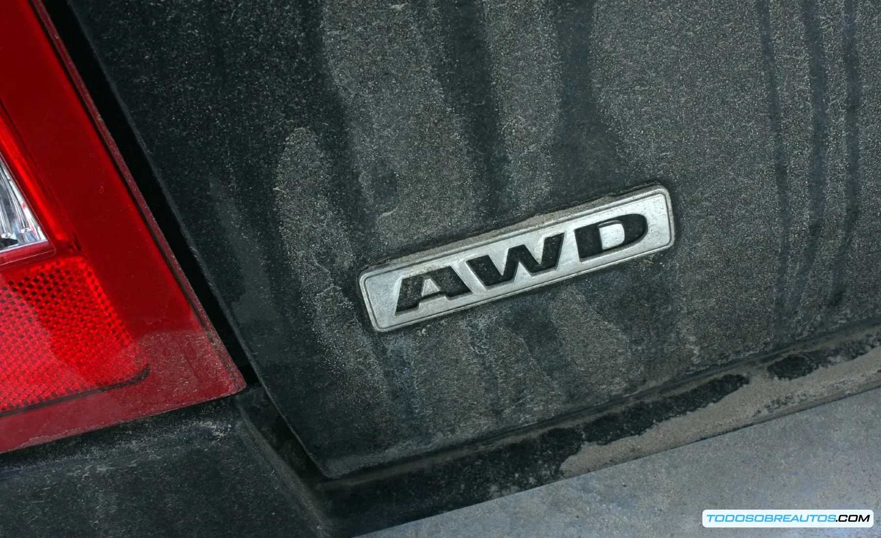 Insignia o logo de tracción total en un vehículo 4x4