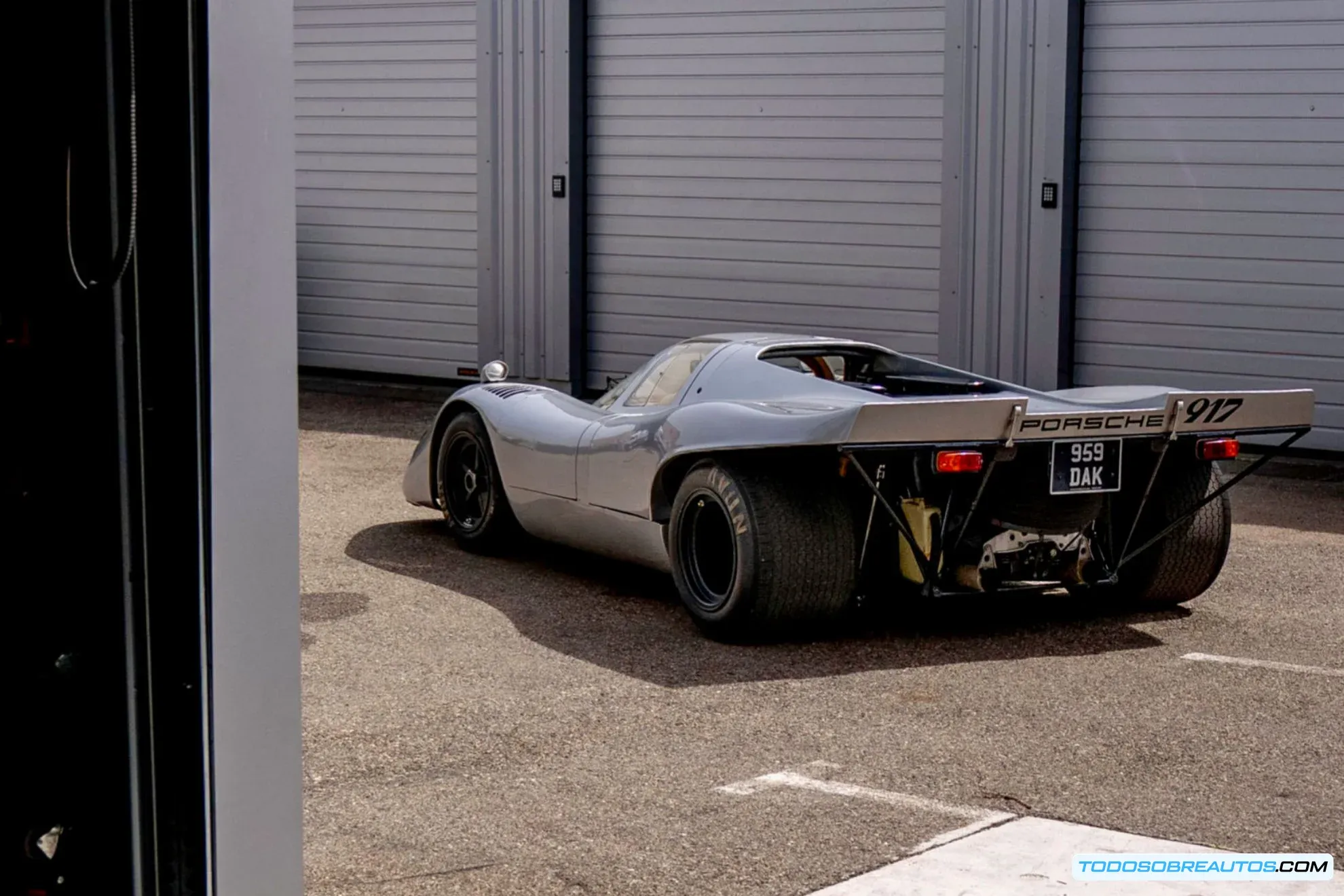 Detalles de las modificaciones realizadas al Porsche 917K para su uso en la calle.