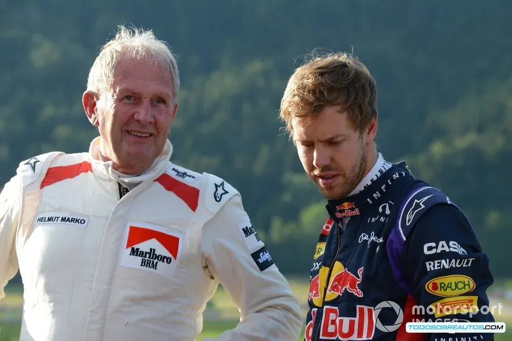 Helmut Marko en un evento de Red Bull, destacando su influencia.