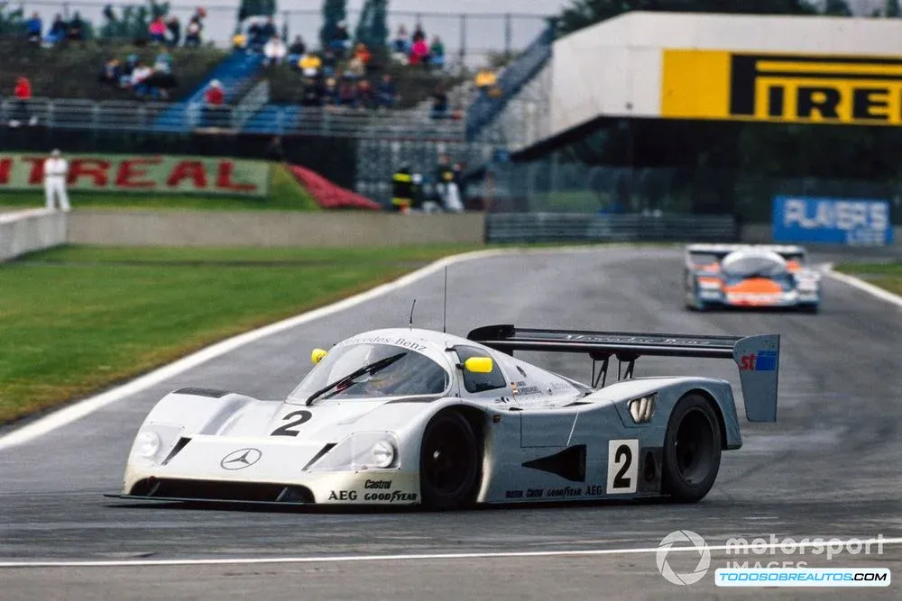Coche de carreras Sauber-Mercedes en el que Jochen Mass compitió.