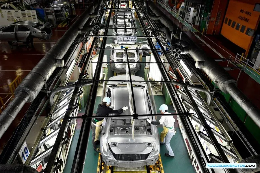 Imagen de la industria automotriz mexicana, mostrando la producción o trabajadores en una planta.