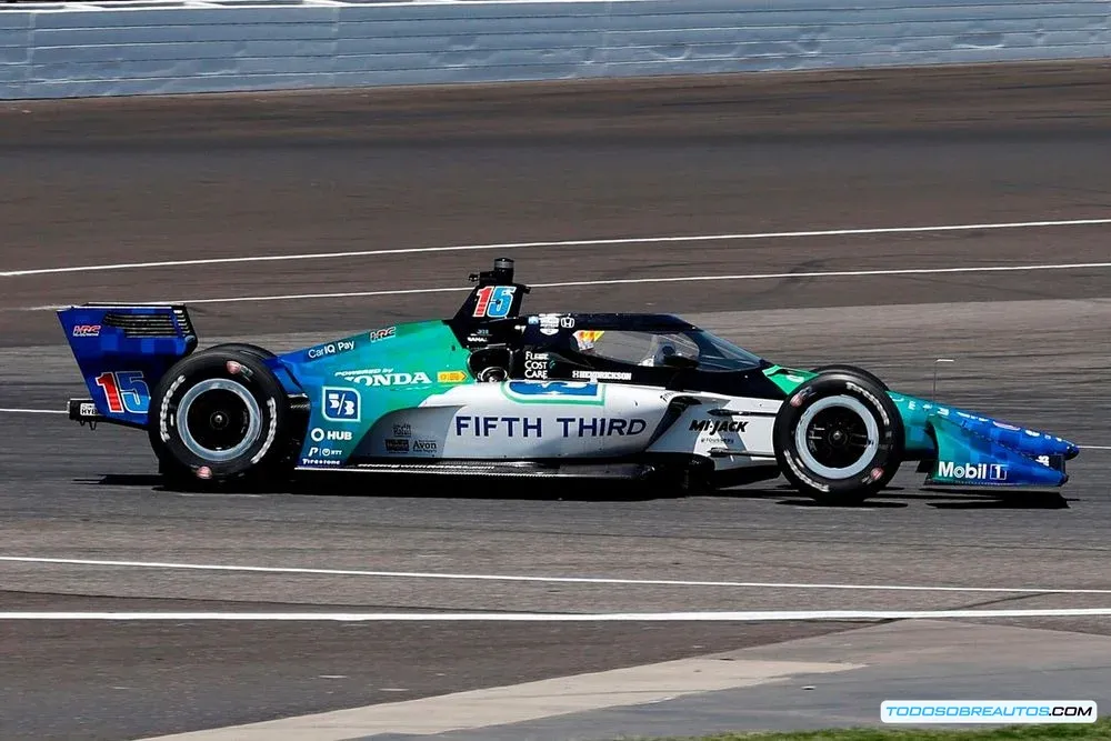 Graham Rahal del equipo Rahal Letterman Lanigan Racing (RLLR) durante la clasificación.