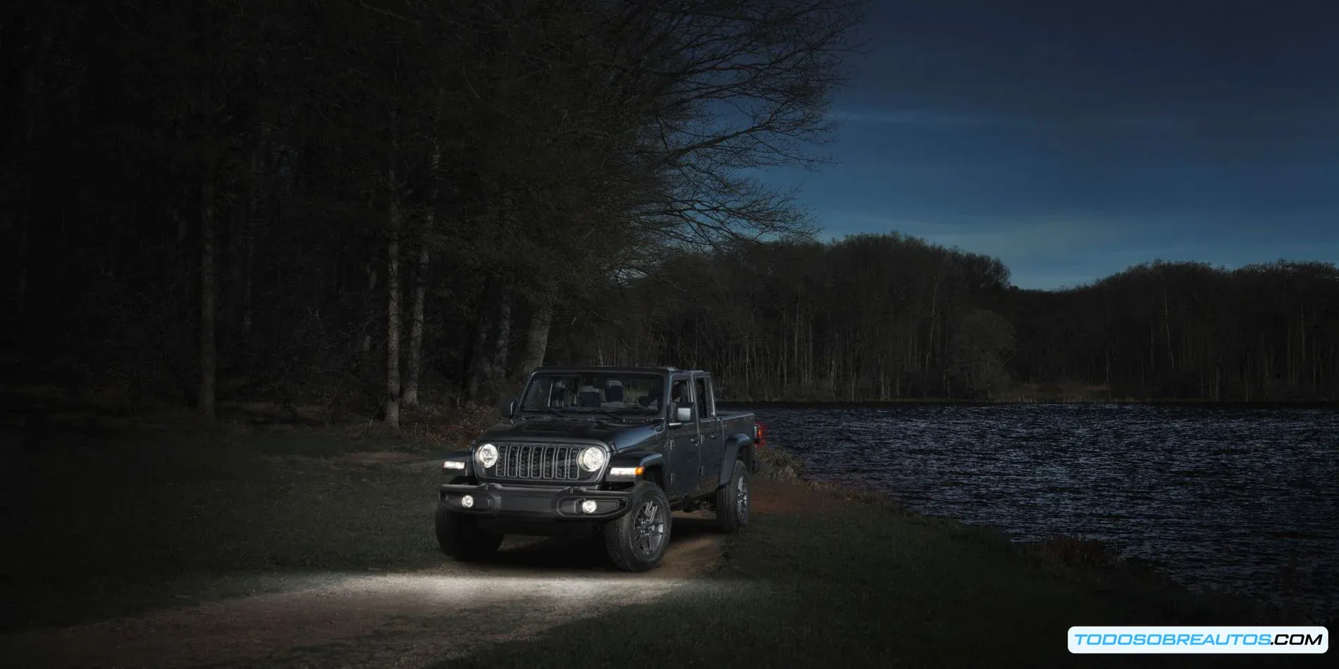 Jeep Gladiator Dark Sky, mostrando su diseño exterior y características distintivas.