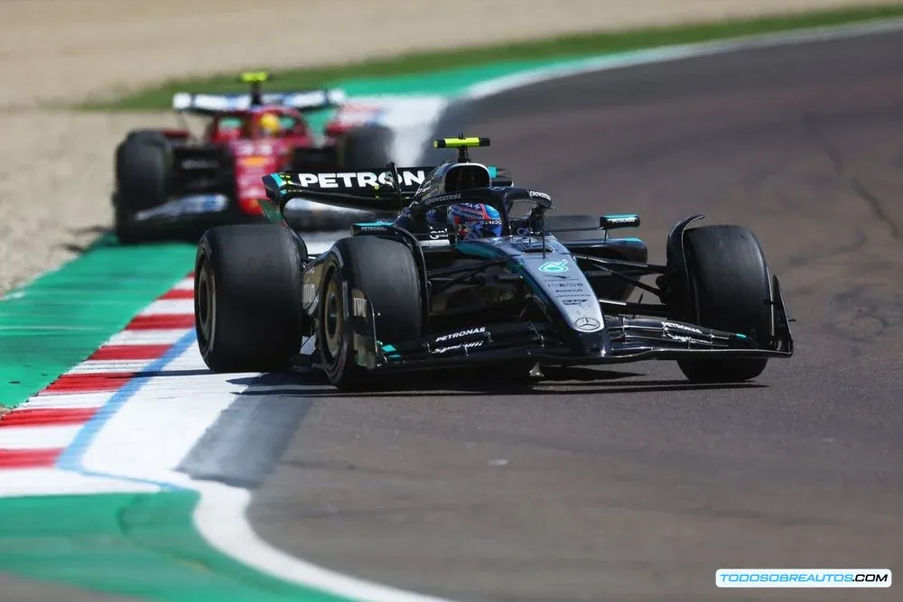 Imagen que representa la irregularidad de Mercedes en la temporada 2025 (ej: un coche de Mercedes en un momento difícil).