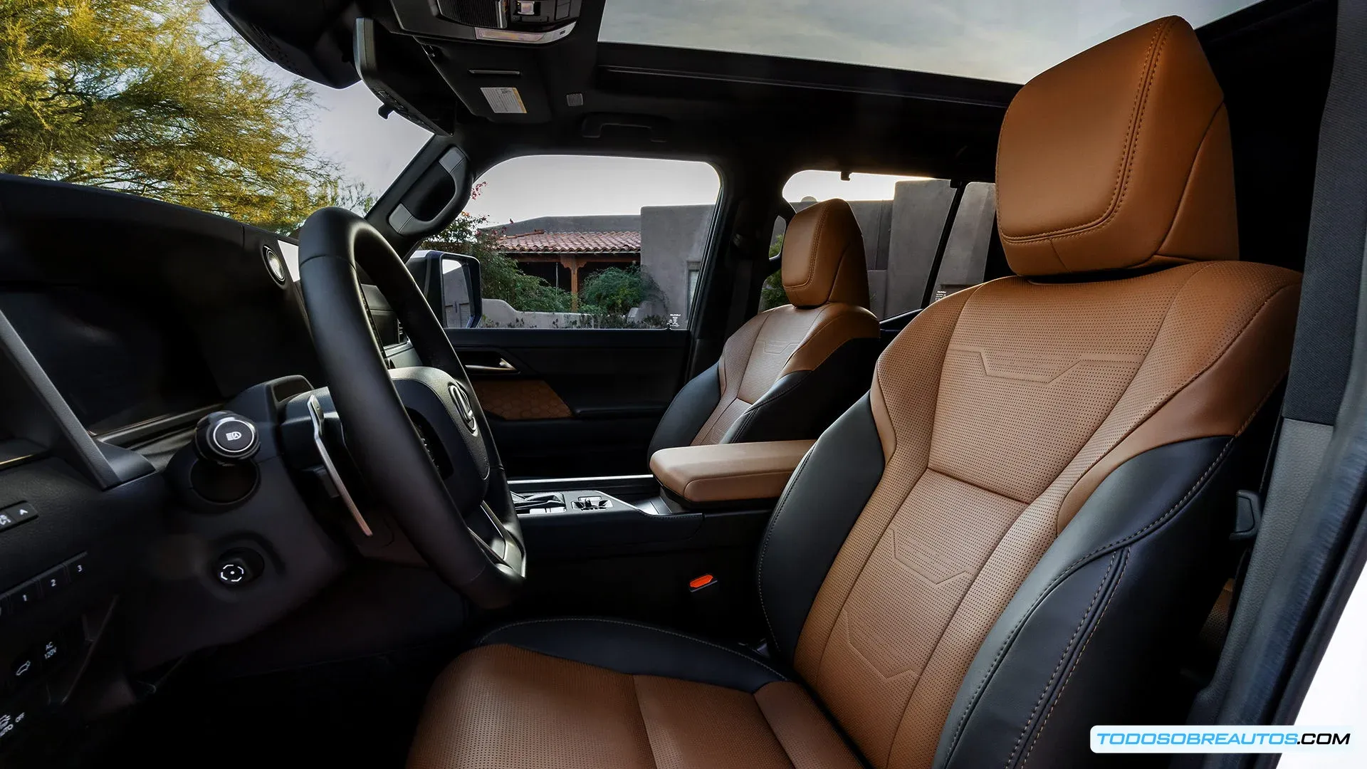 Comparación visual entre las versiones Lexus GX 2025 Overtrail+ y Luxury+.