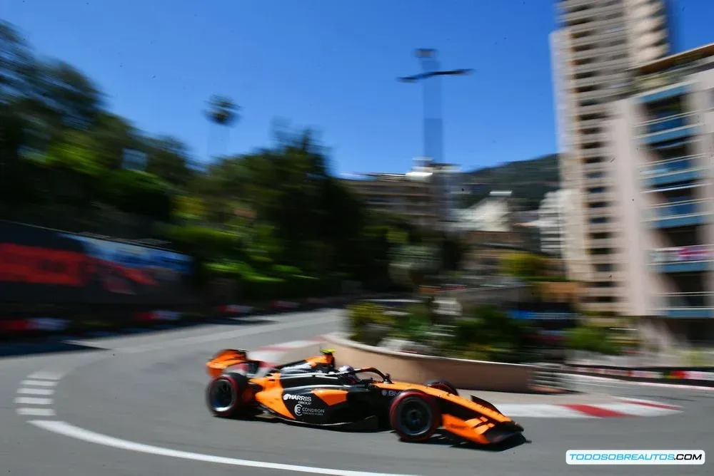 Imagen de Alex Dunne, uno de los pilotos que compitió por la pole en la clasificación F2 de Mónaco 2025.