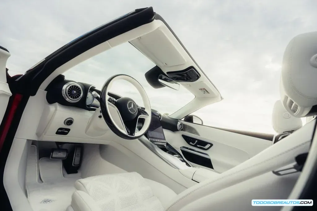 Imagen del motor V8 biturbo de 4.0 litros del Mercedes-Maybach SL Monogram Series.