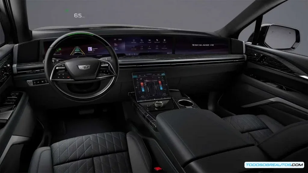 Interior del Cadillac Escalade IQ 2025 con el color Backen Black con acentos Santorini.