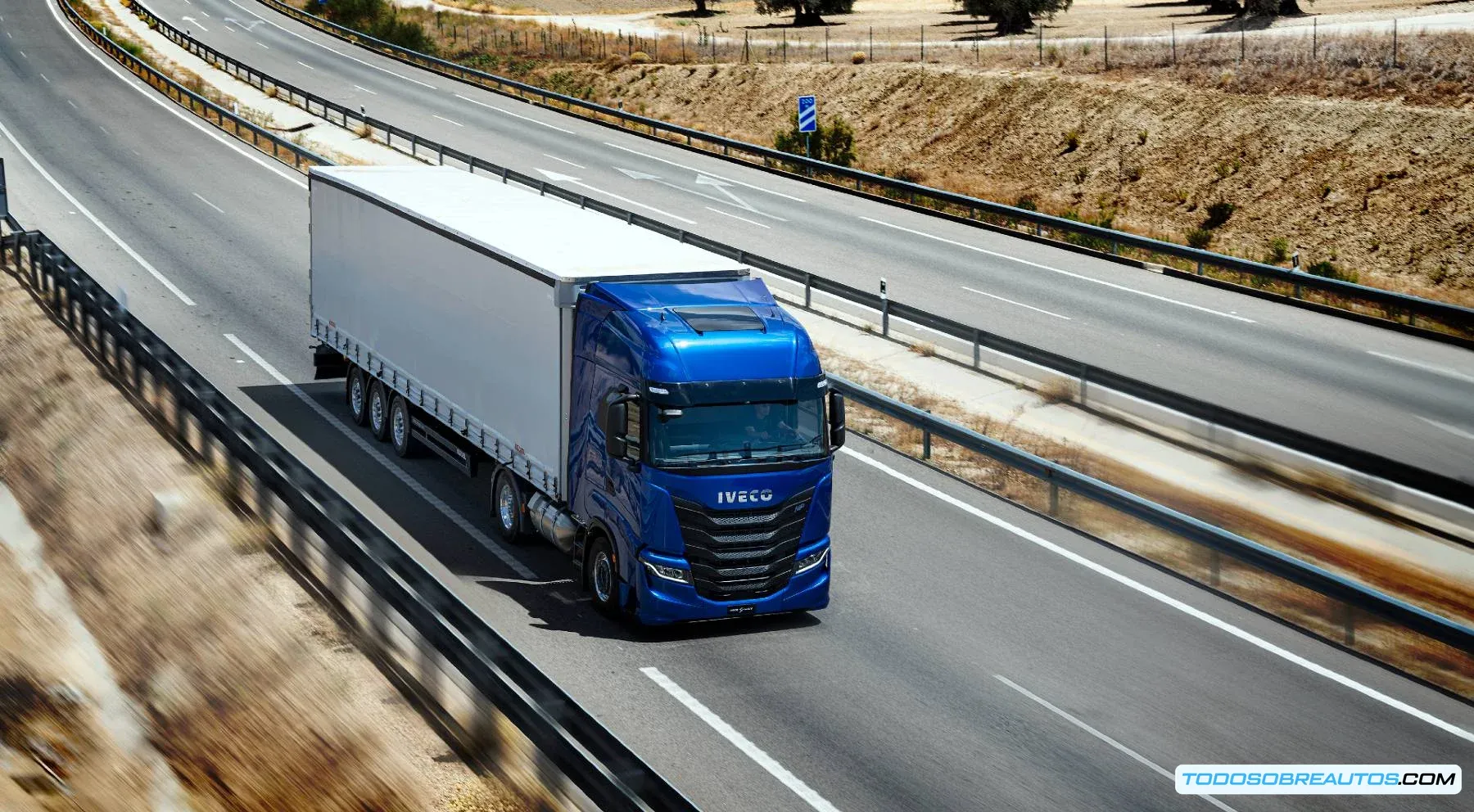 Imagen que representa el transporte por carretera en España, quizás un mapa con estadísticas o una foto de camiones en una carretera española.