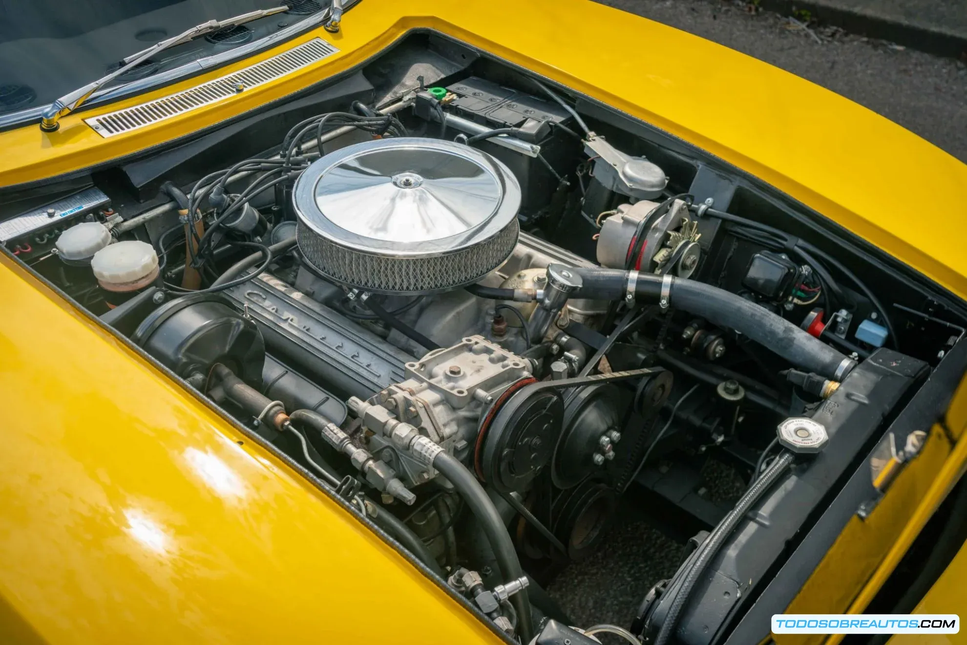 Iso Grifo en una carrera o durante un viaje por carretera.