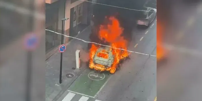 Incendio de Coche Eléctrico Municipal en Calpe
