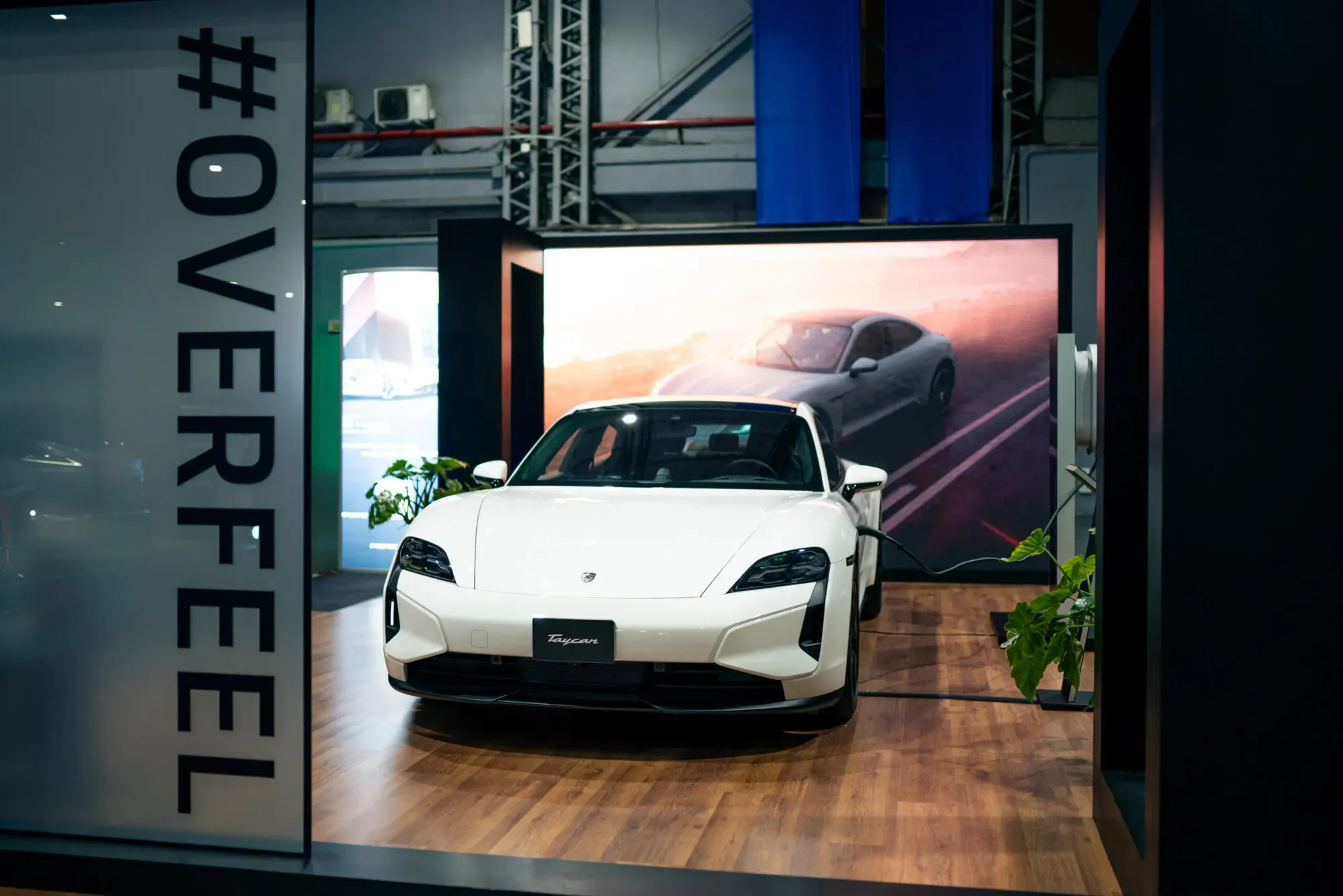 Porsche Reafirma su Compromiso con la Electrificación