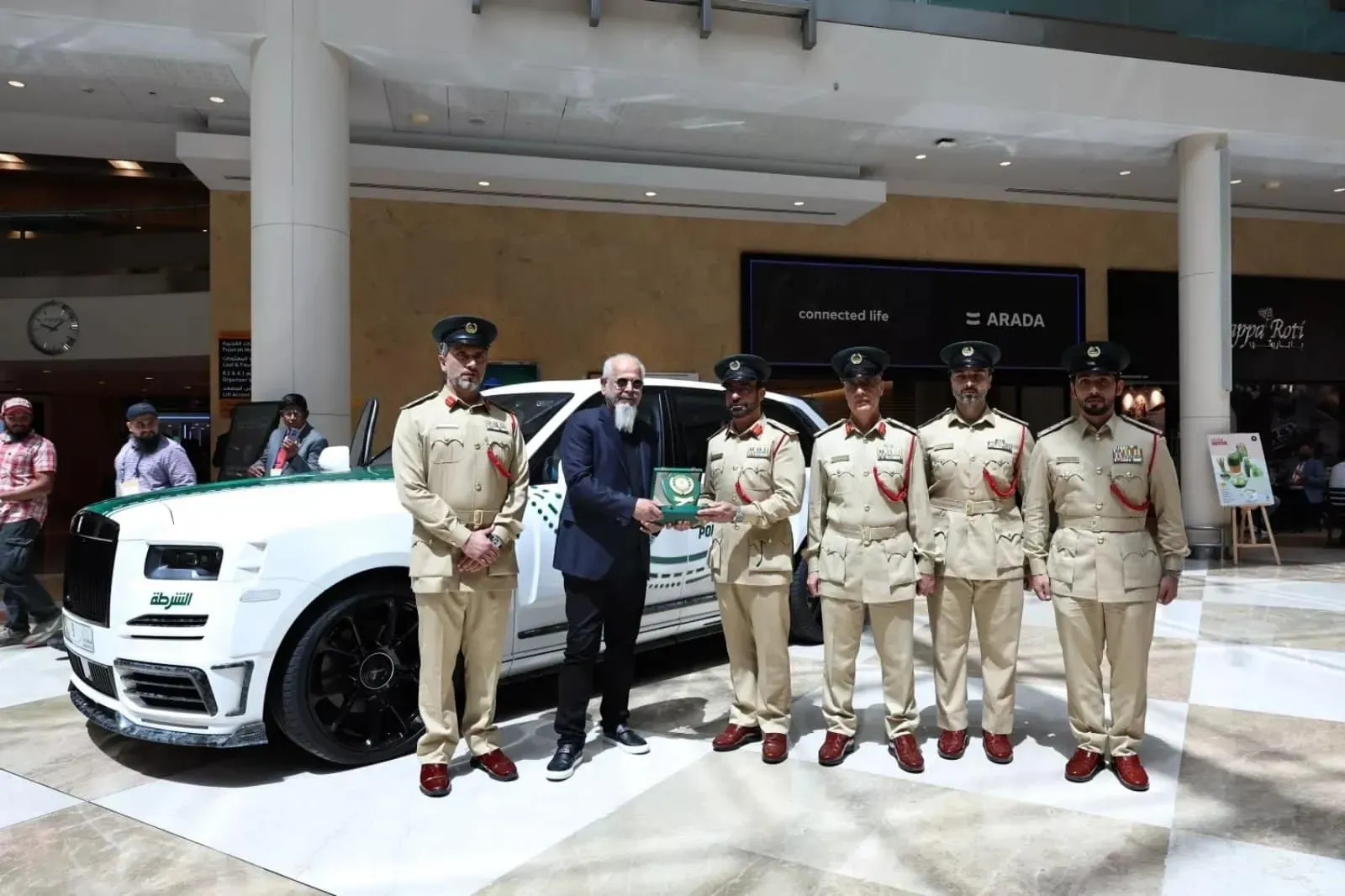 La Policía de Dubái Impresiona con Rolls-Royce Cullinan Modificado por Mansory