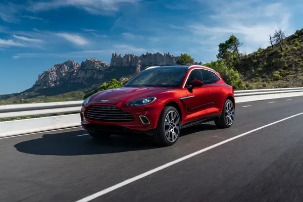 Aston Martin DBX S 2025