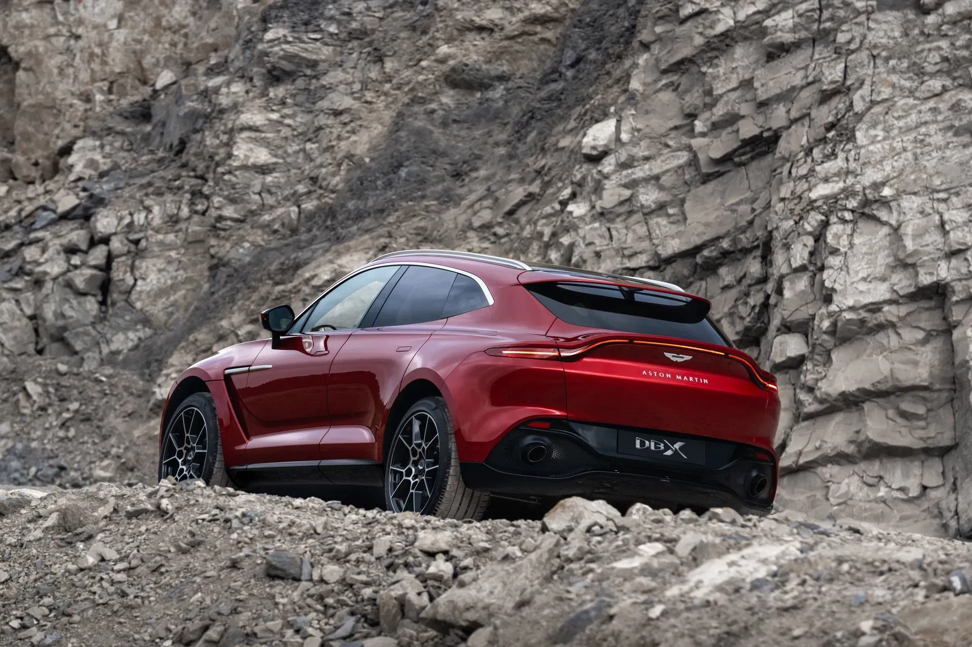 Aston Martin DBX S 2025