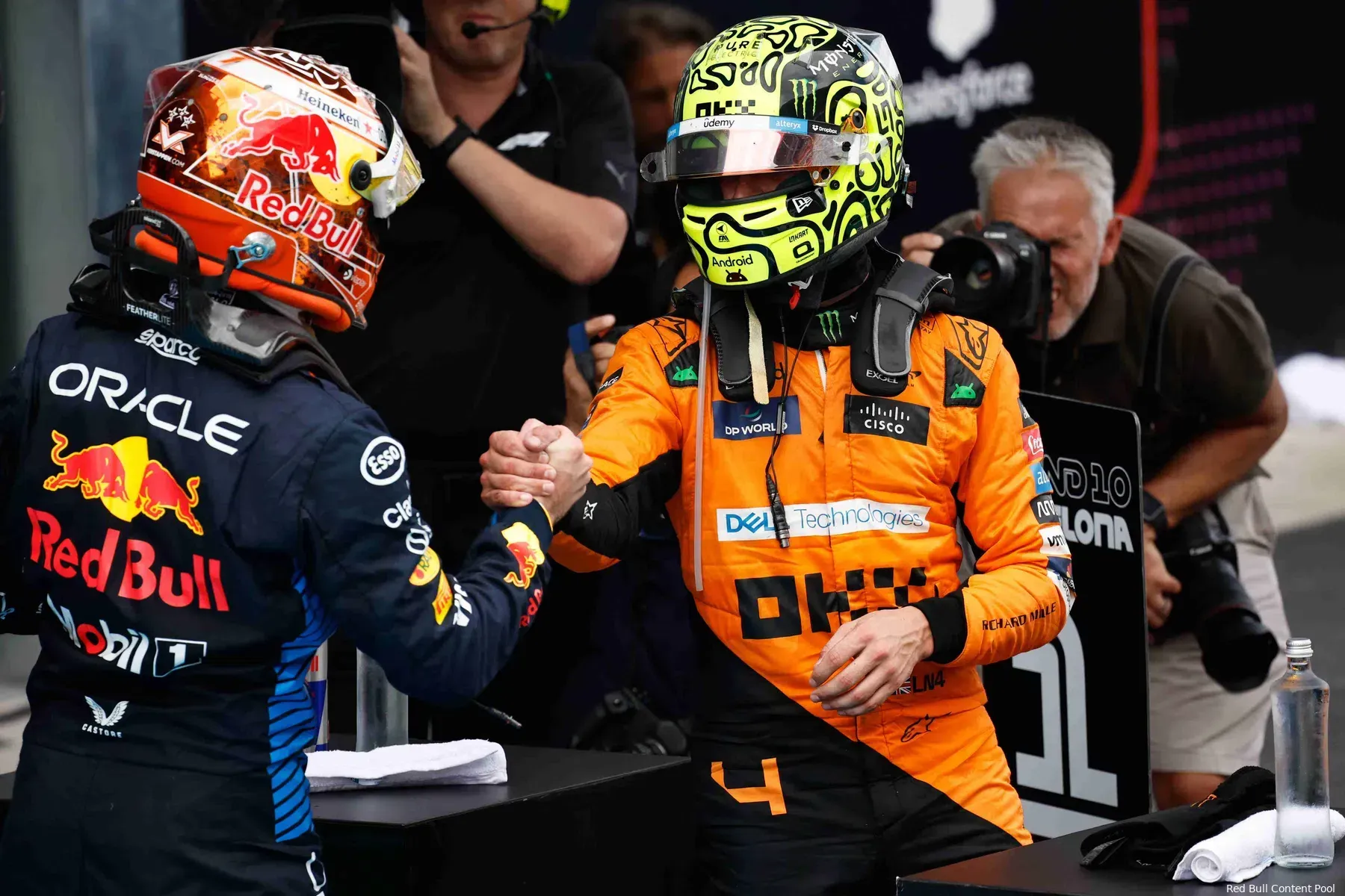 McLaren Acusa a Red Bull de 'Falsa Modestia'