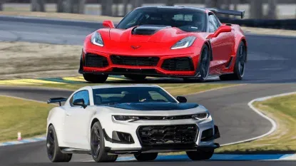 Corvette E-Ray Híbrido Vence a Camaro Supercar en Drag Race