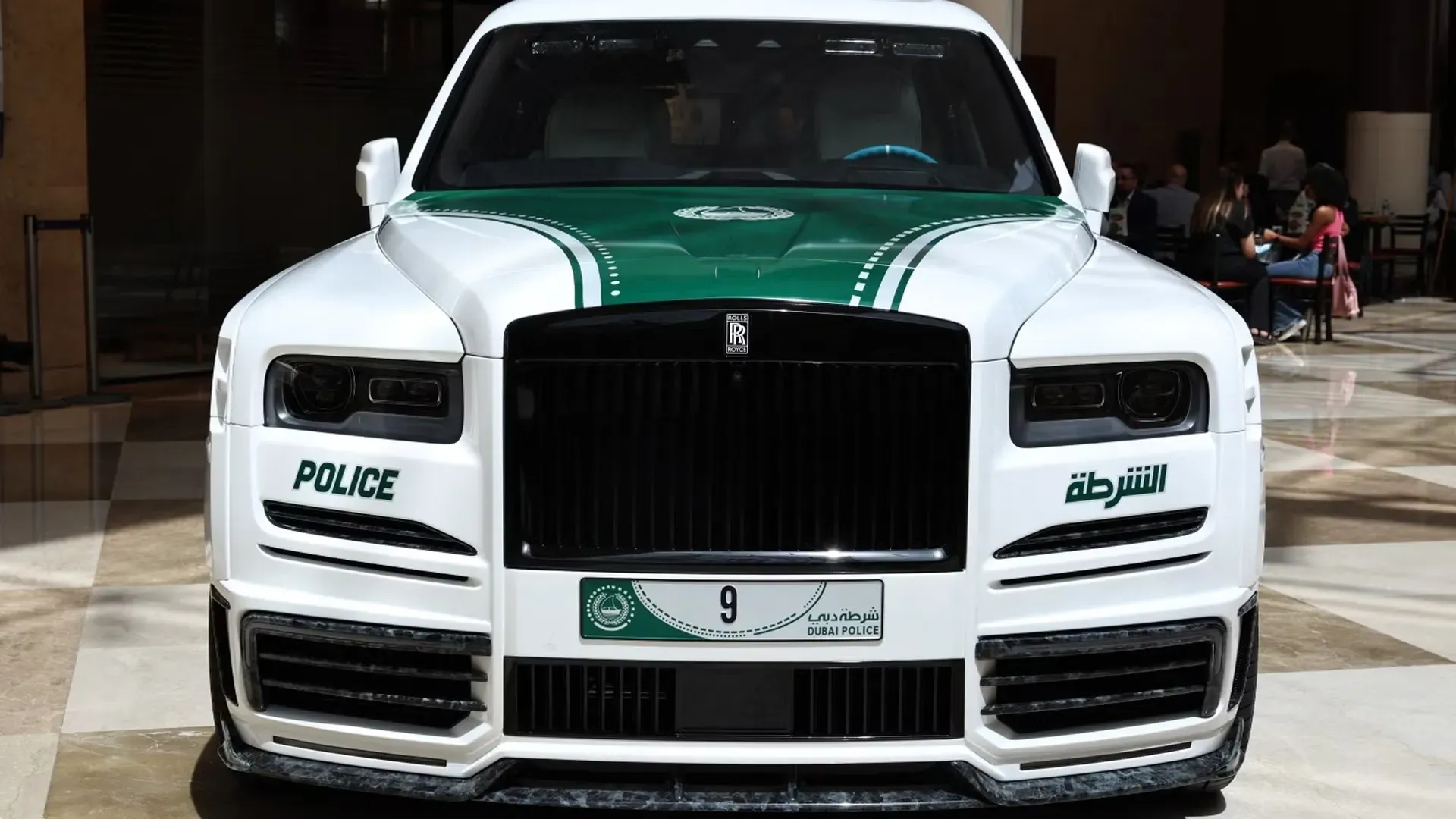 La Policía de Dubái Impresiona con Rolls-Royce Cullinan Modificado por Mansory