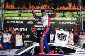 Joey Logano Domina el Caos en Texas