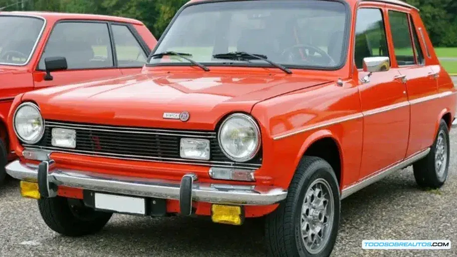 Simca 1100 Ti en movimiento, mostrando su agilidad y desempeño.