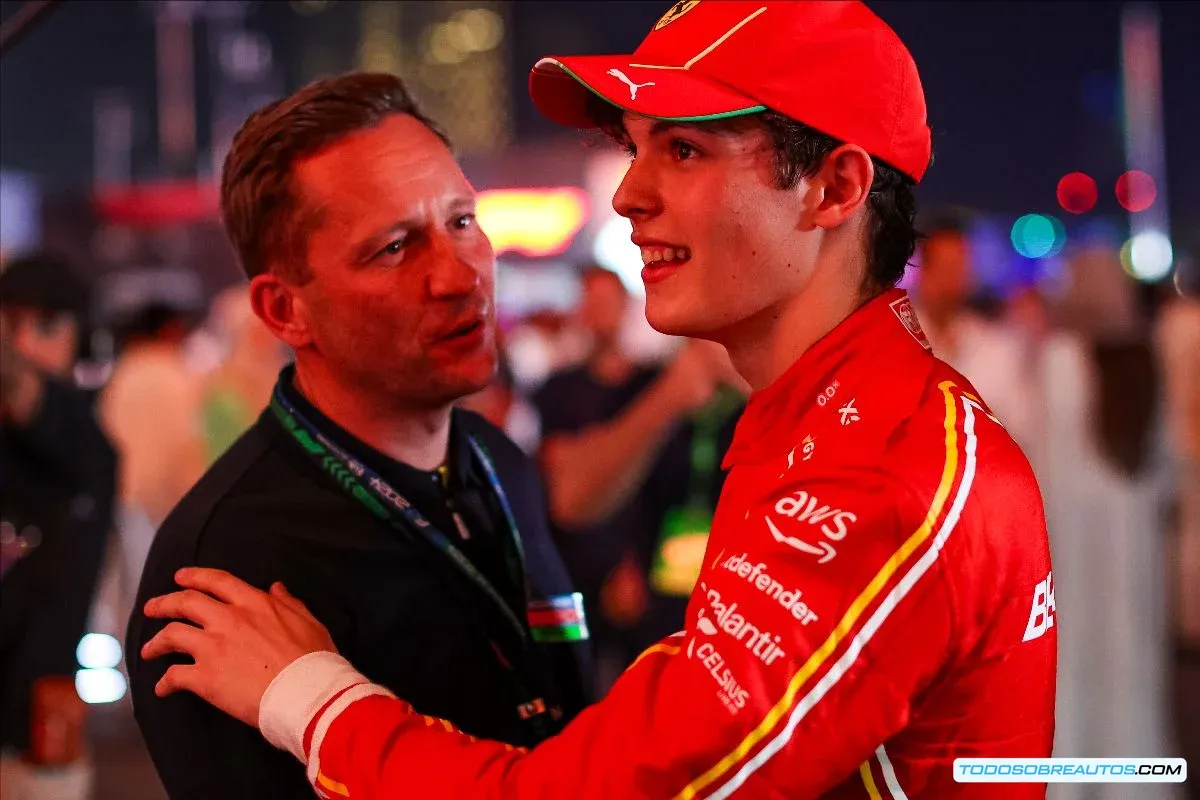 Foto de Antonio Pérez en el pit lane durante el GP de México 2021.