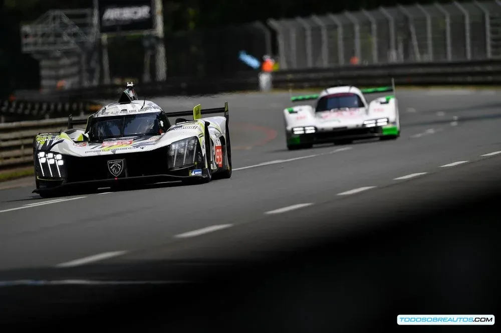 Imagen de coches de carreras en la Hyperpole de Le Mans