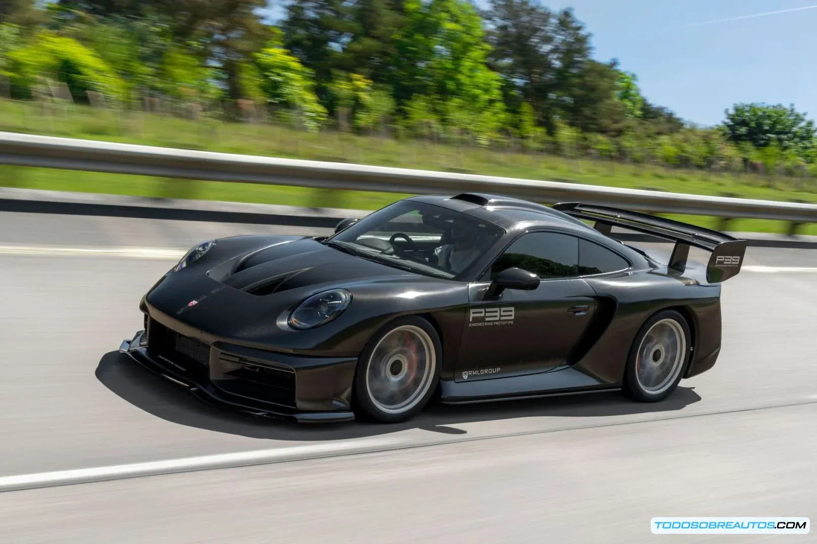 Imagen del RML P39 Hypercar, mostrando su diseño deportivo y elegante.