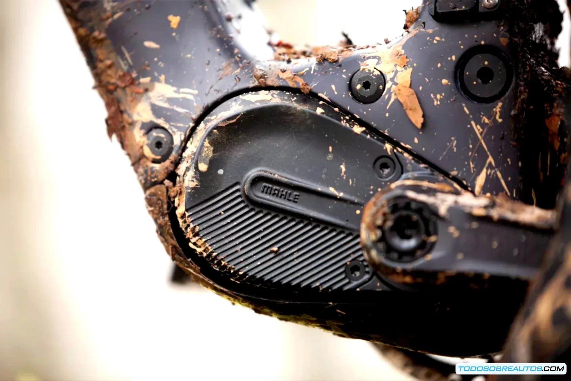 Imagen de detalle del motor o del sistema de baterías del BMW CE 04.