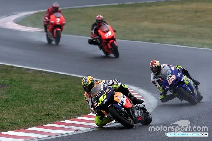 Comparativa entre una moto de 500cc y una moto de MotoGP moderna.
