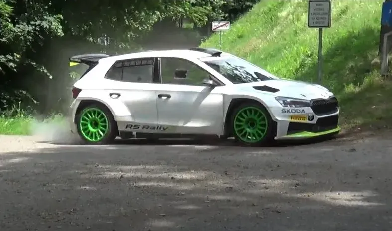 Skoda Fabia Rally2 Vehículo Blanco