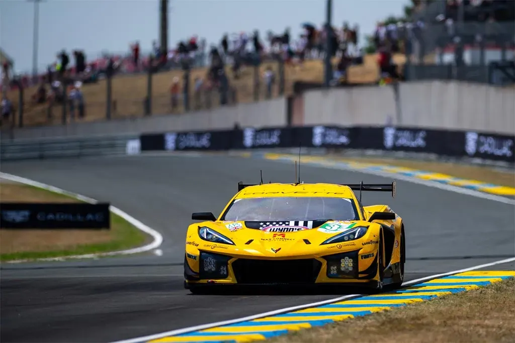 Corvette Racing Brilla en São Paulo Amarillo De Competencia