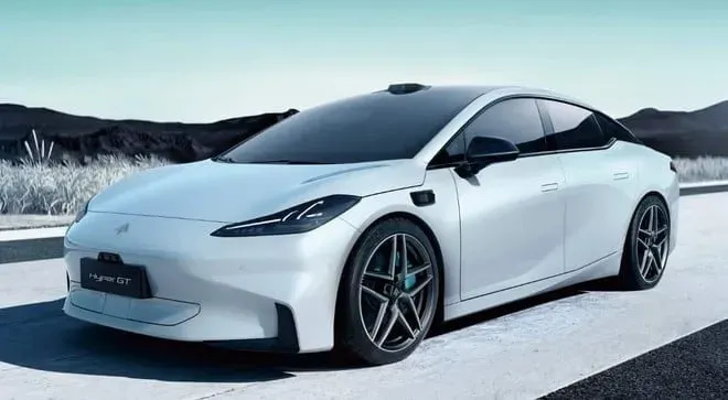 GAC Quark Electric Drive blanco con gran movilidad