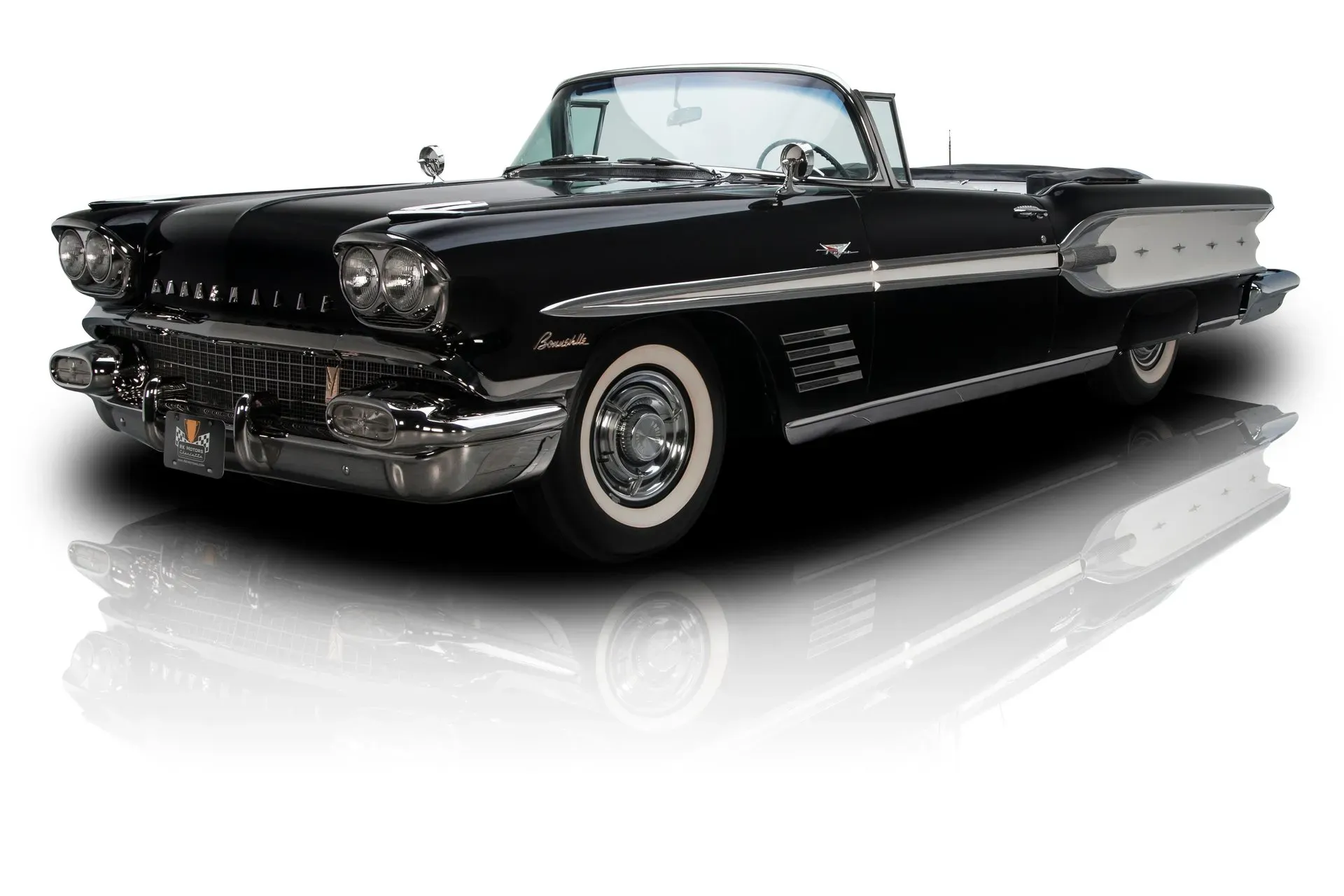 Pontiac Bonneville revival carro negro elegante a la vista