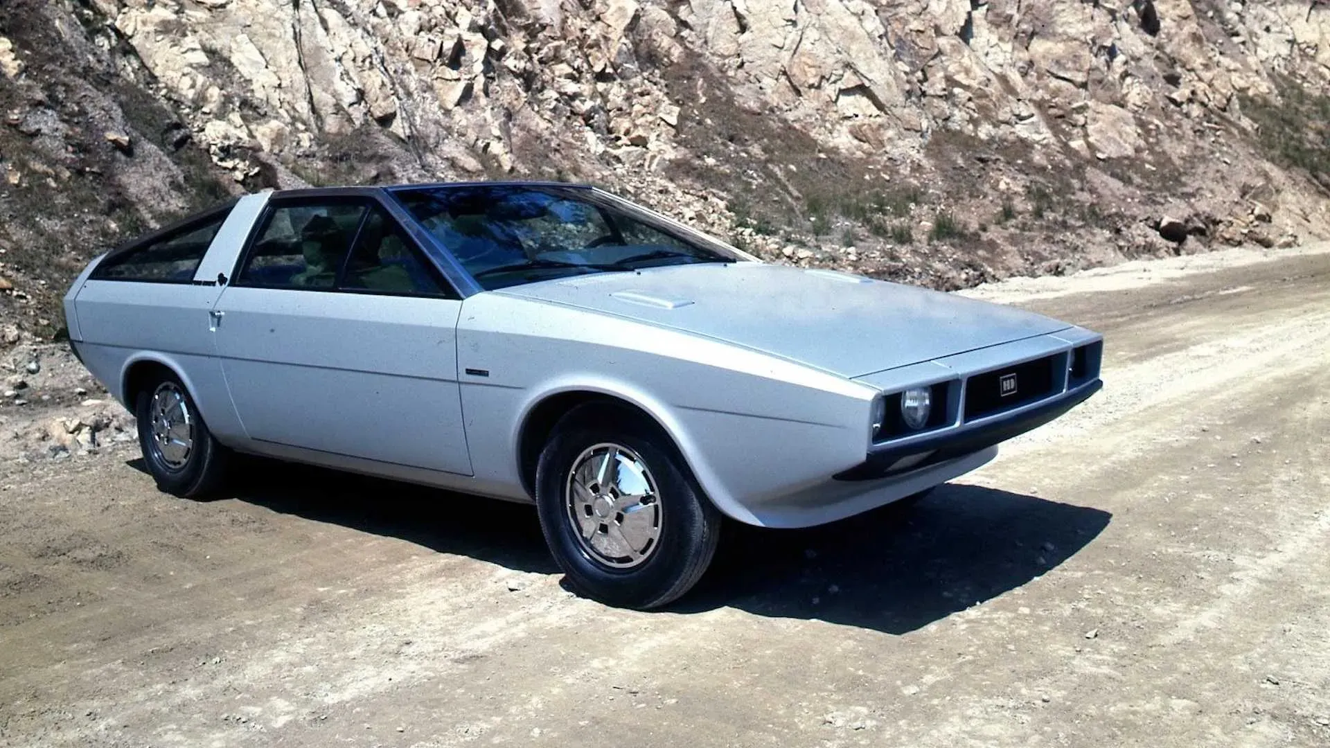 Pony Coupe de 1974 Auto viejo pero no te dejes engañar lo compensa con su gran movilidad automana