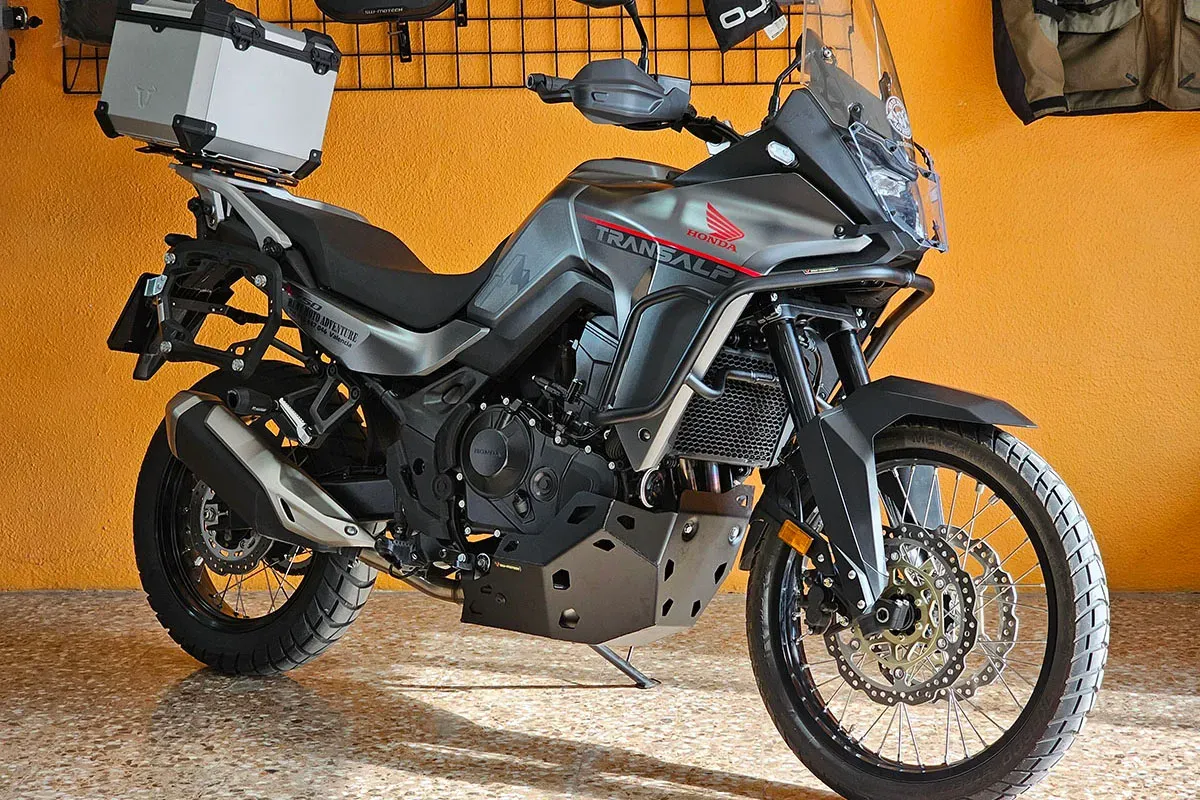 Honda XL750 Transalp 2025 Muestra La Barra Protectora
