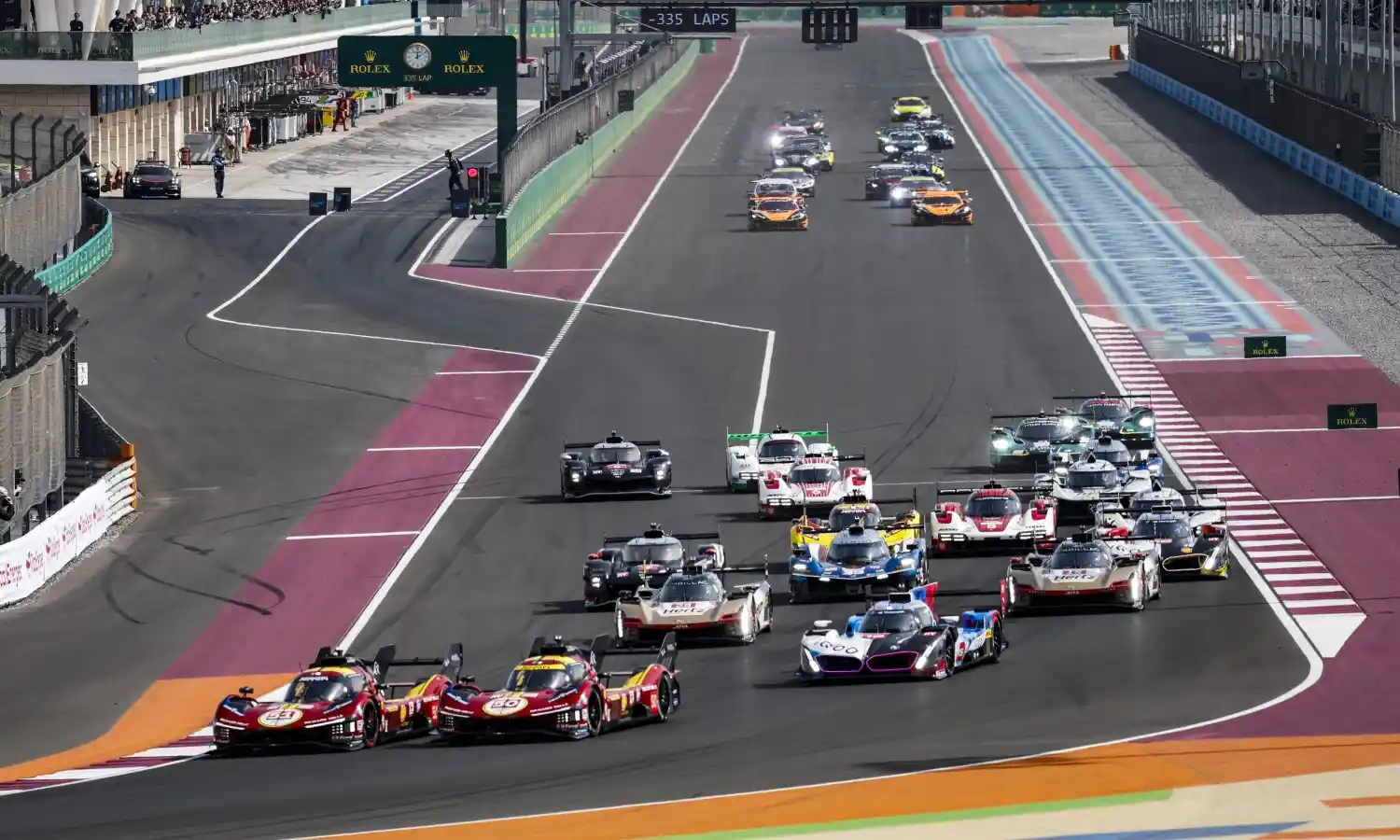 WEC Qatar 2025 Vehículos compiten por el titulo