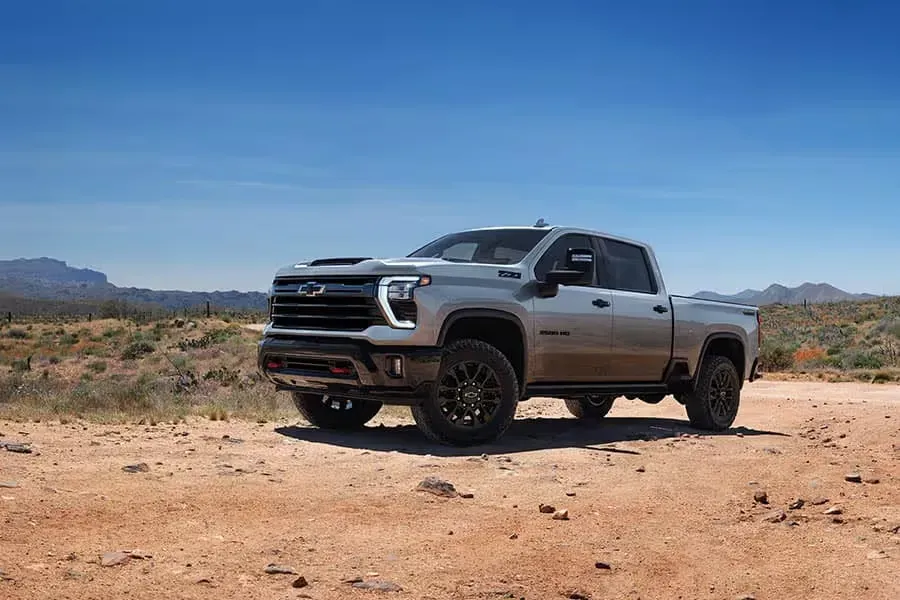 Chevy Silverado 2025 Color Grist En Zona Montañosa