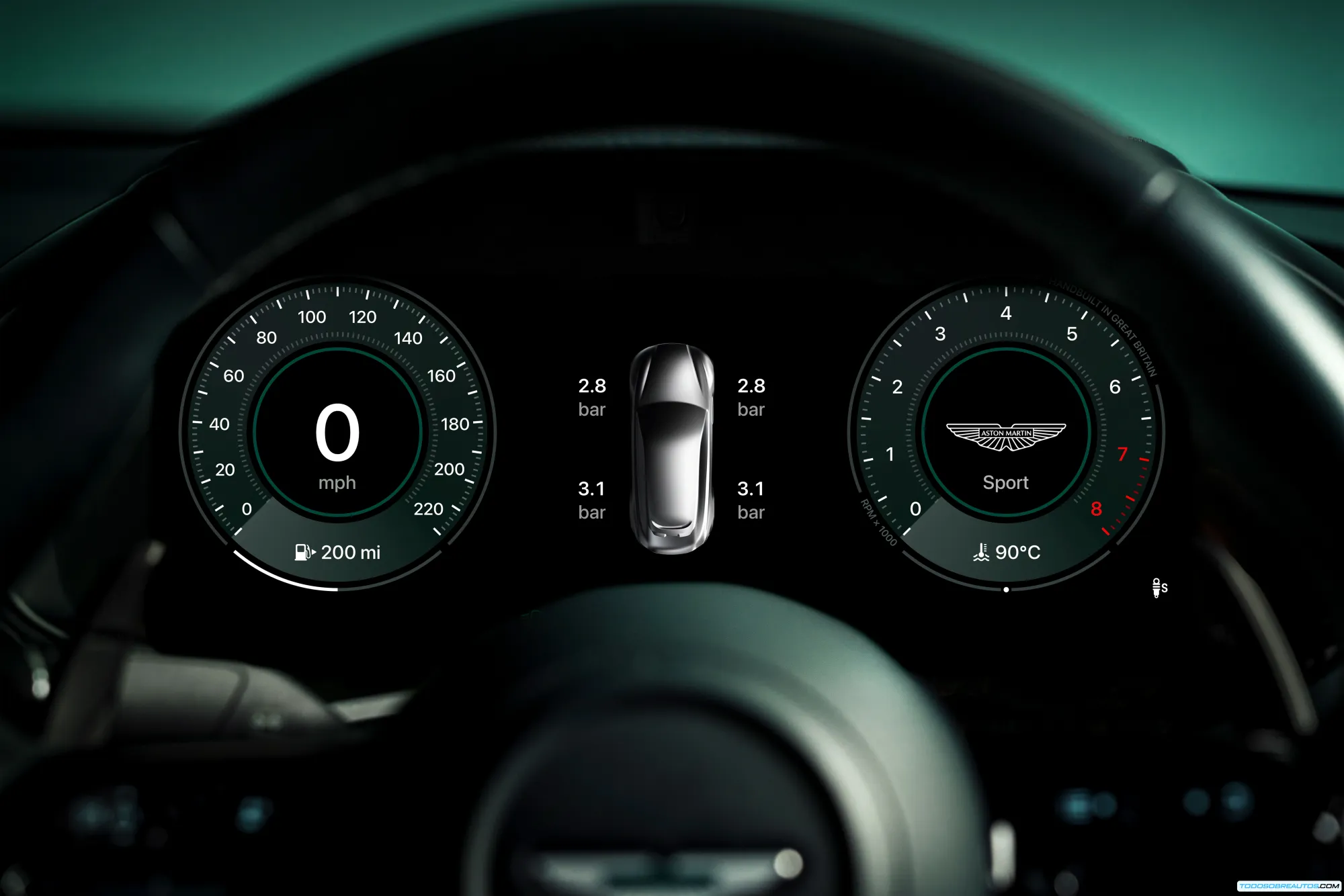 Interior de un coche mostrando la pantalla de Apple CarPlay.